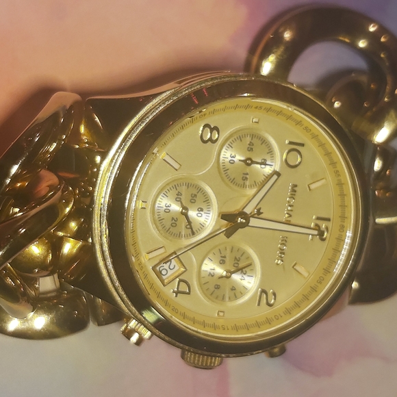 Gold Michael Kors women\'s wrist watch